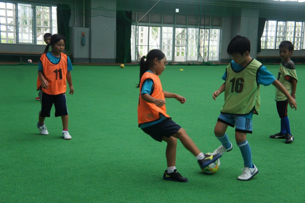 沖縄県名護市でキッズサッカー行ってます。