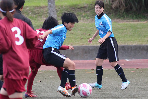 選手が積極的にボール保持者からボールを奪いにいく